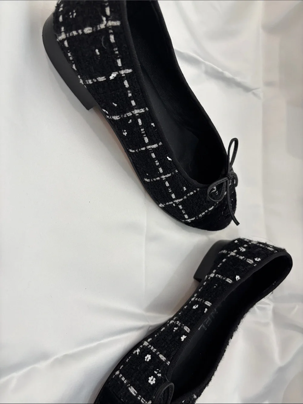 CHANEL Black and White Tweed Bow Ballet Flats 37C